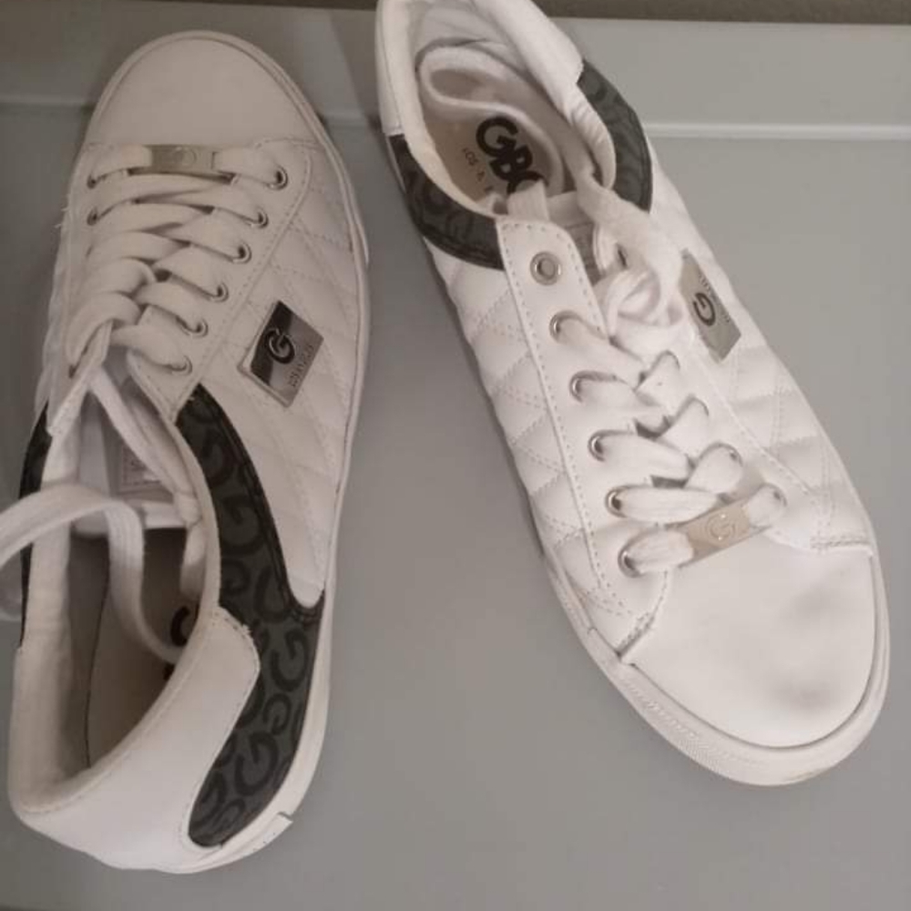 Guess tennis shoes
